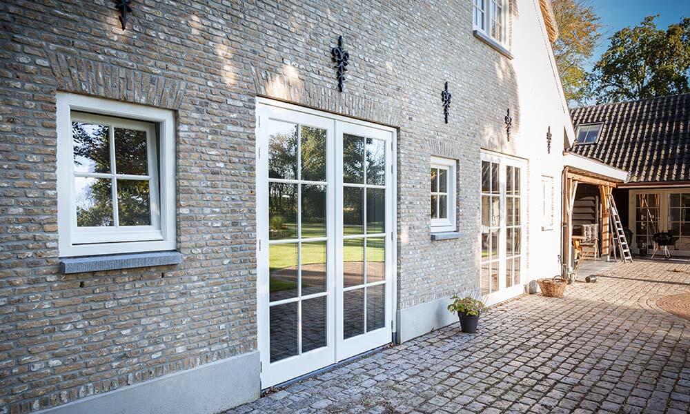 Houten tuindeur met roedes