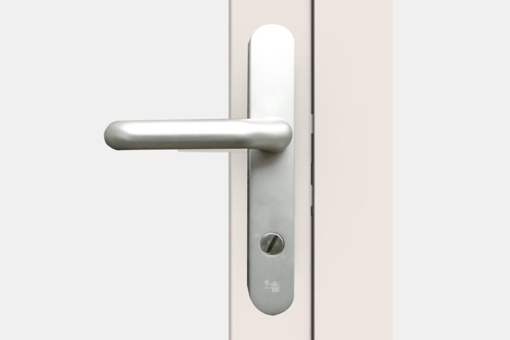 Wat voor beslag gebruikt houten kozijn online?